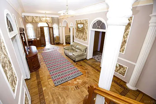 Kirayə verilir 7 otaqlı həyət evi 380 m²