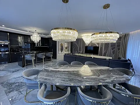 Satılır 5 otaqlı mənzil 213 m² — Bakı 5 otaq 213.00 m²