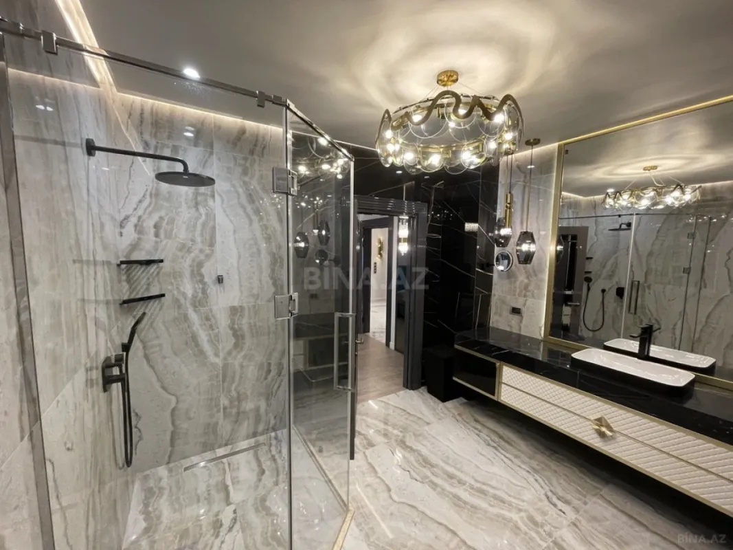 Satılır 5 otaqlı mənzil 213 m²