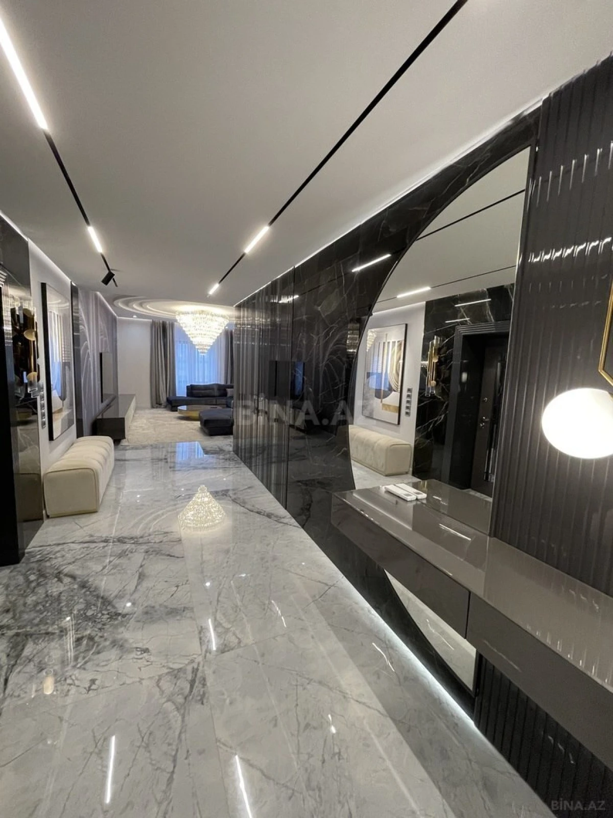 Satılır 5 otaqlı mənzil 213 m²