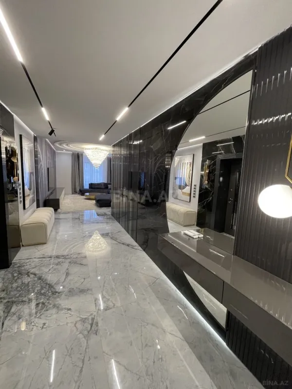 Satılır 5 otaqlı mənzil 213 m²