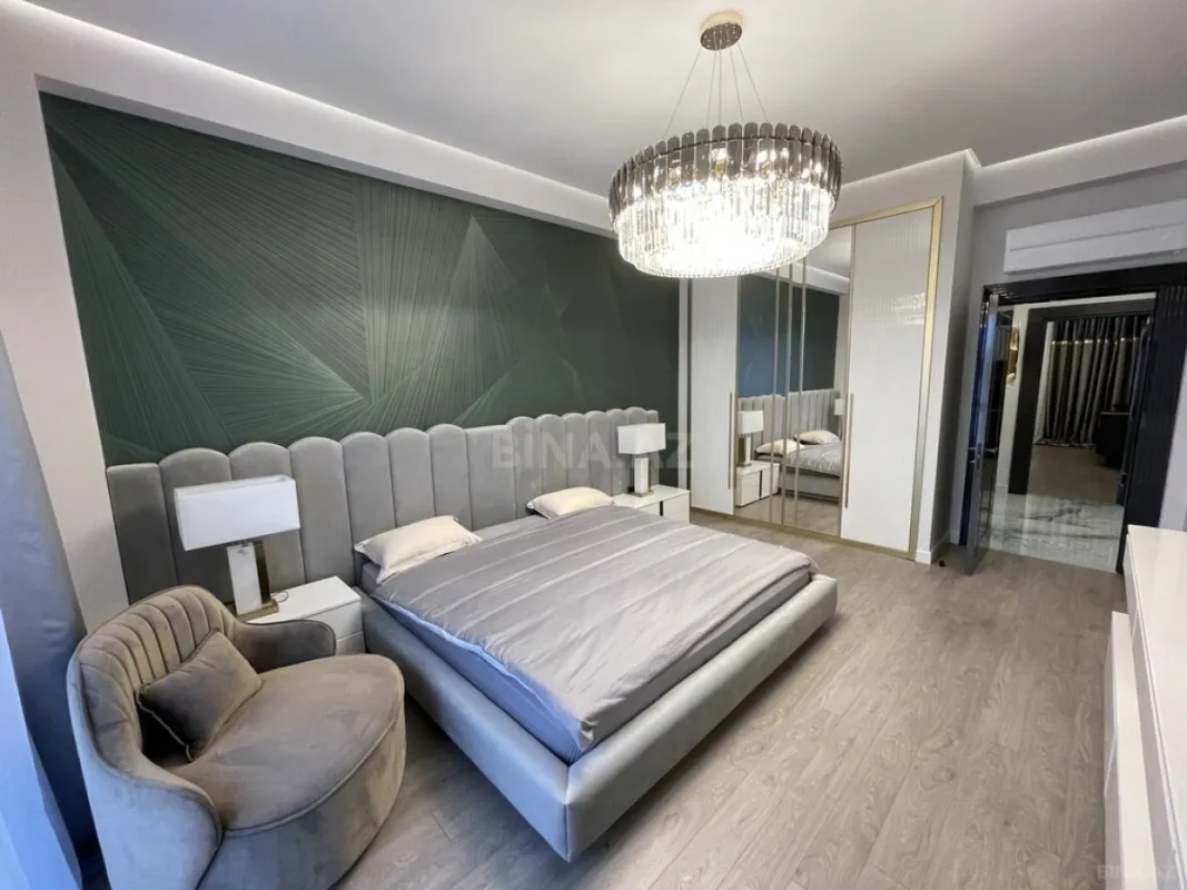 Satılır 5 otaqlı mənzil 213 m²