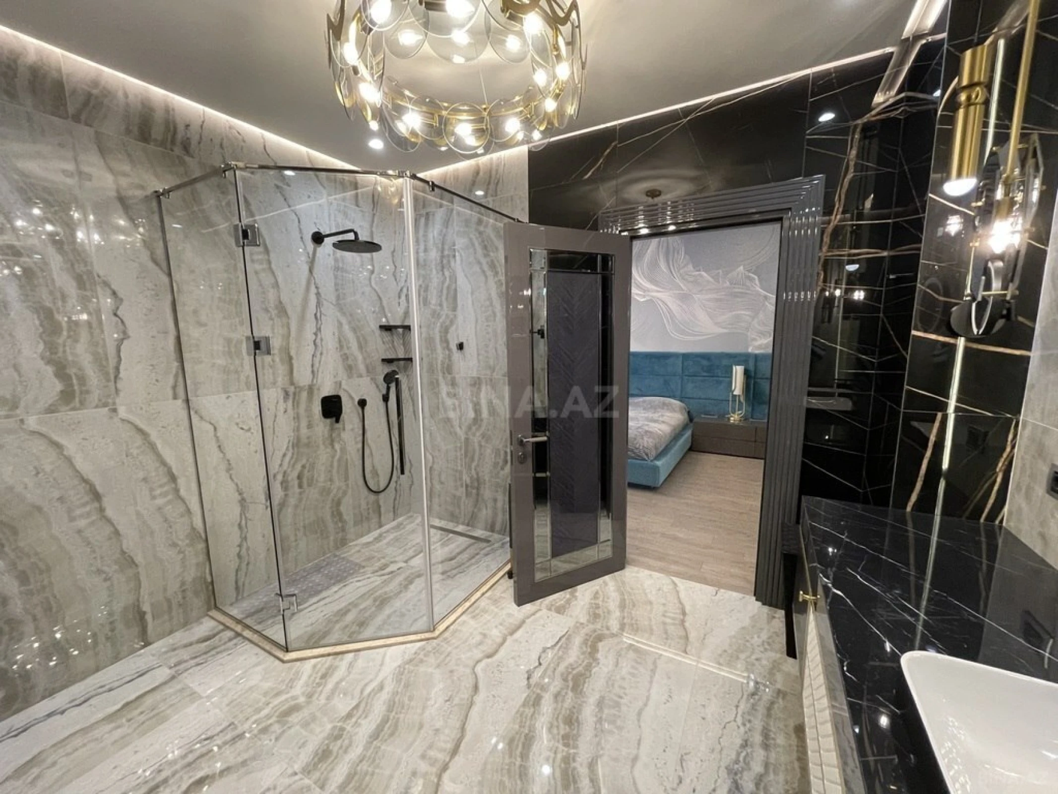 Satılır 5 otaqlı mənzil 213 m²