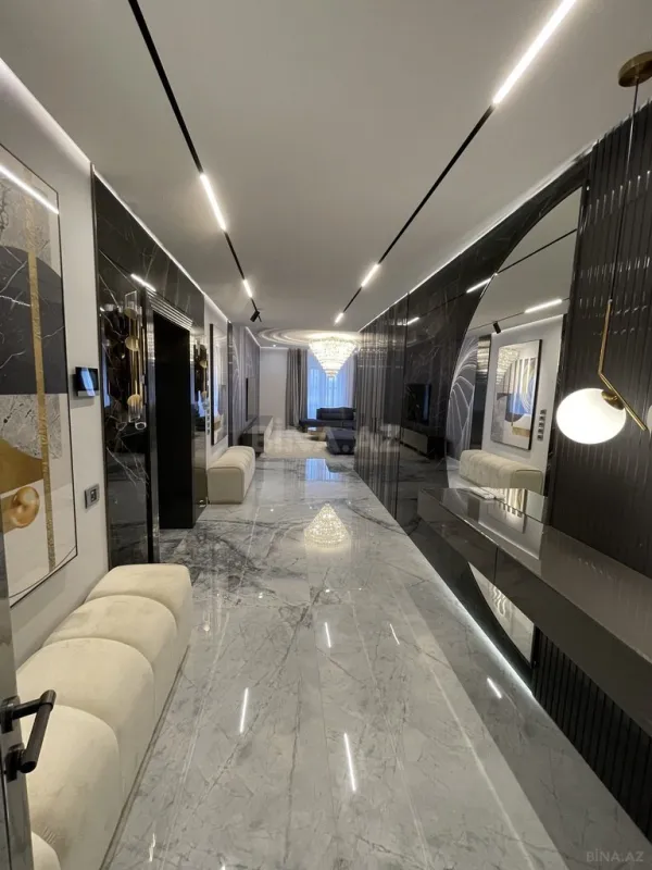 Satılır 5 otaqlı mənzil 213 m²