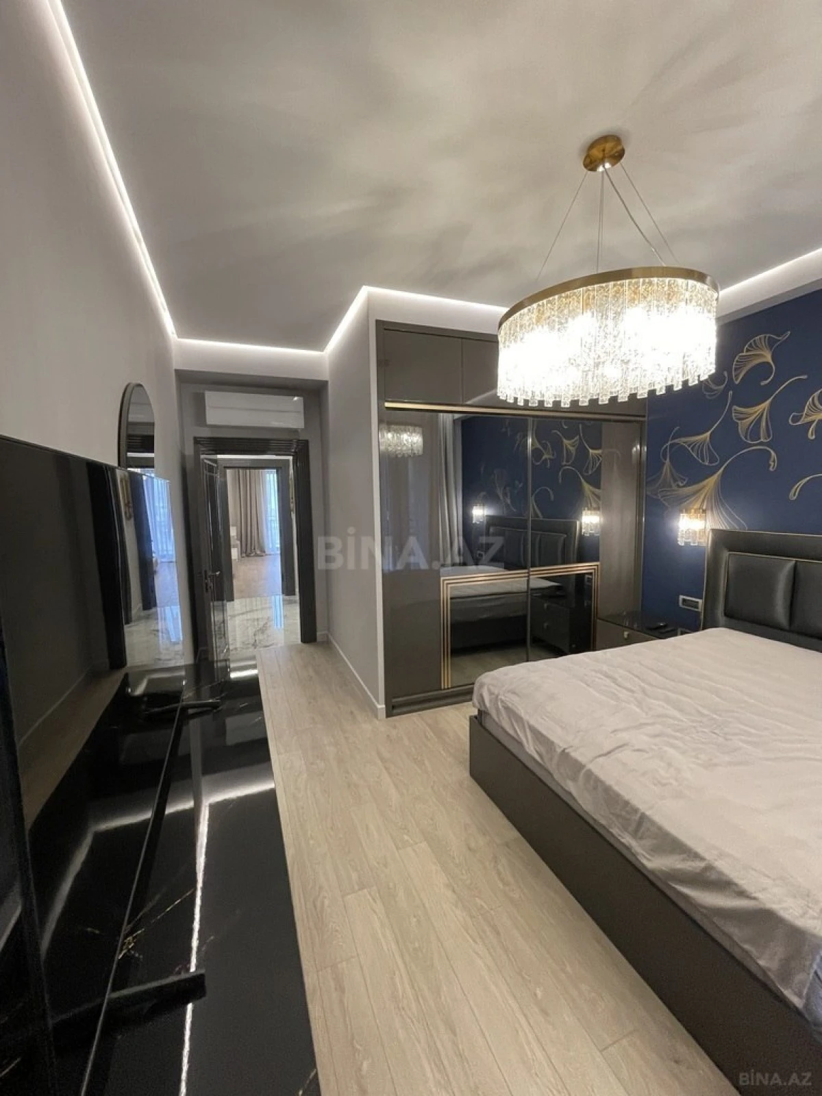 Satılır 5 otaqlı mənzil 213 m²