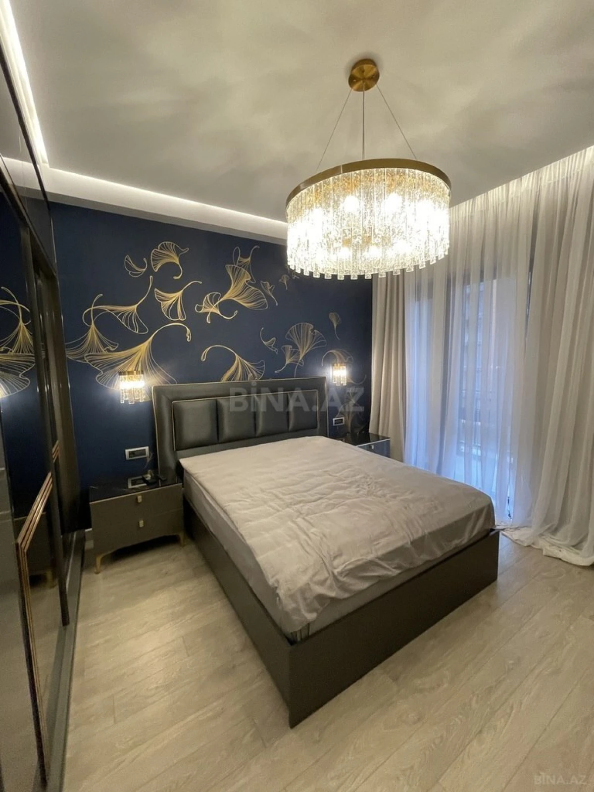 Satılır 5 otaqlı mənzil 213 m²
