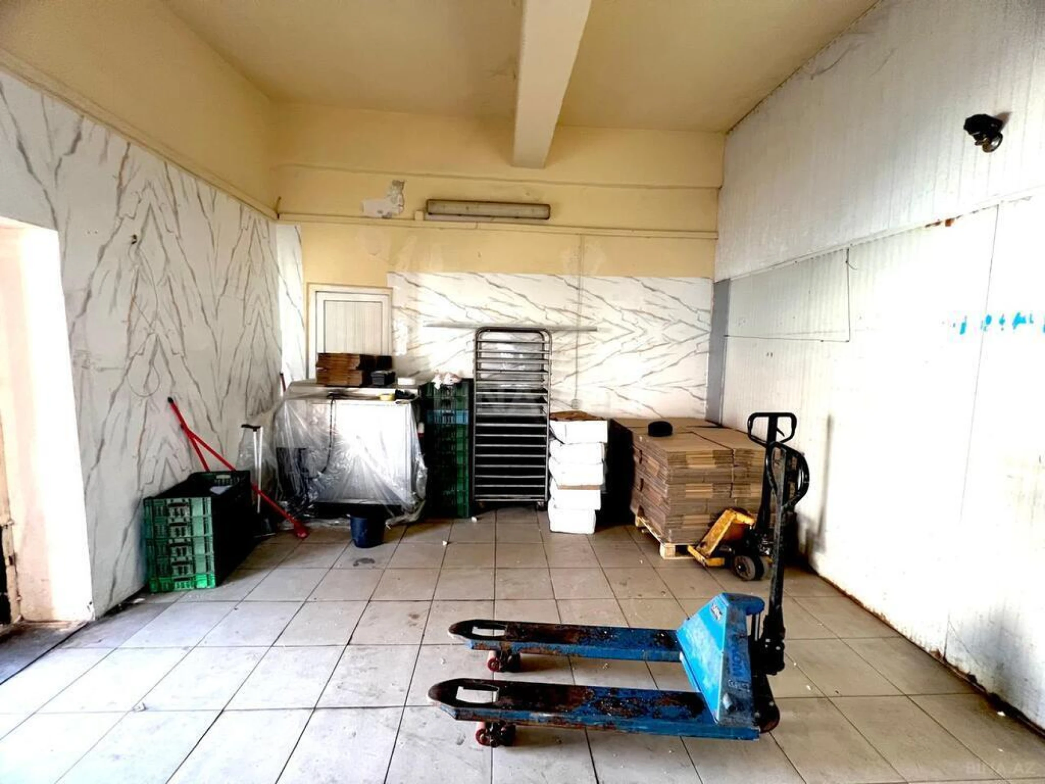 Kirayə verilir obyekt 215 m²