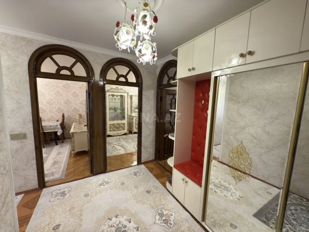 Satılır 4 otaqlı mənzil 105 m²