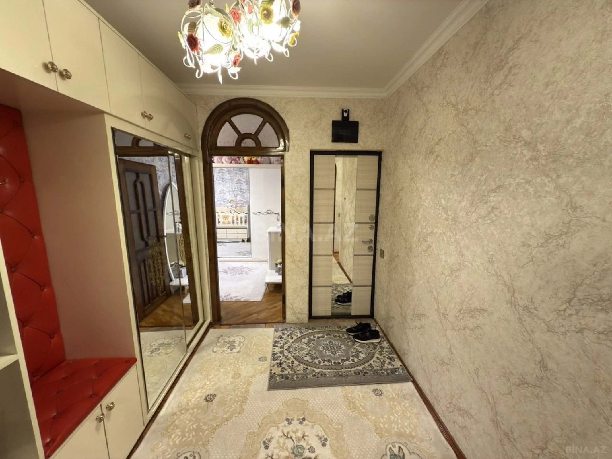 Satılır 4 otaqlı mənzil 105 m²