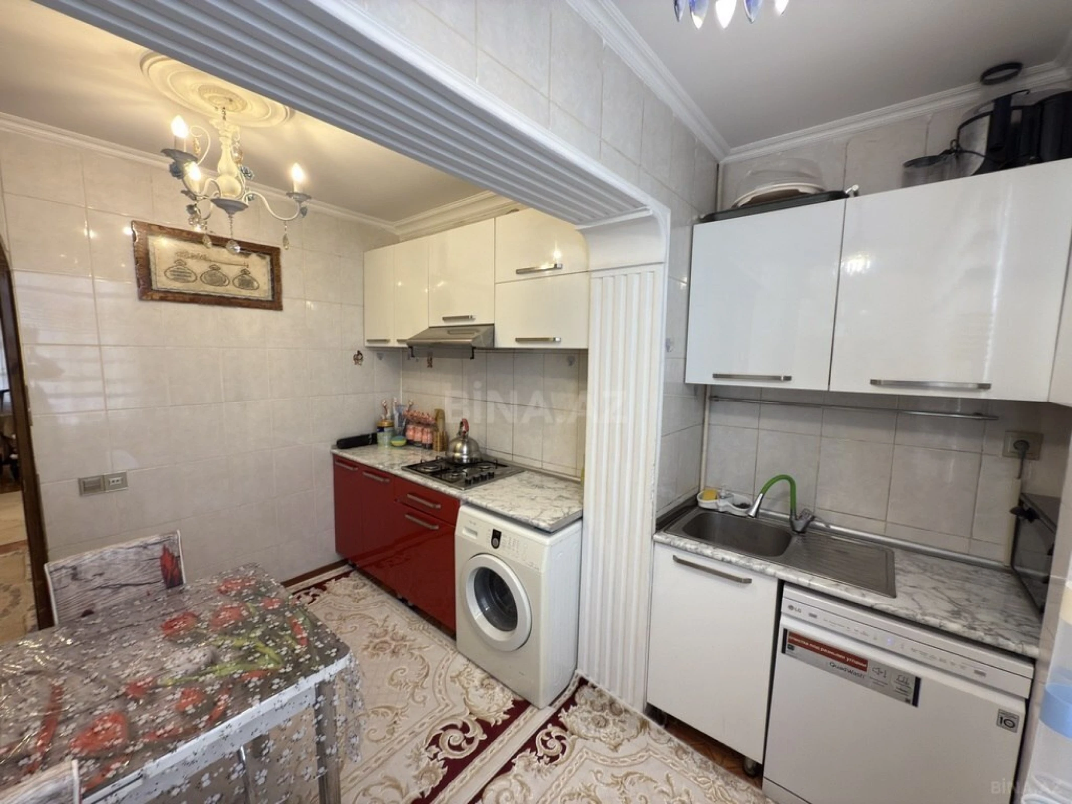 Satılır 4 otaqlı mənzil 105 m²