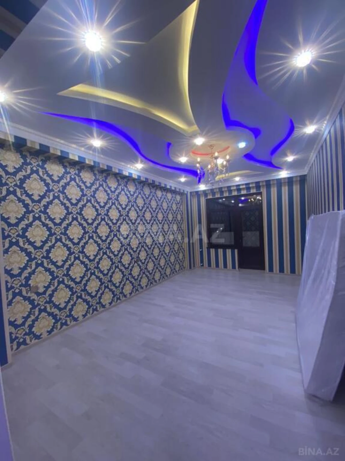 Satılır 3 otaqlı mənzil 141 m²