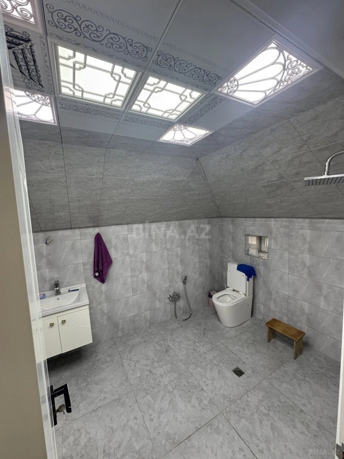 Satılır 6 otaqlı həyət evi 180 m²