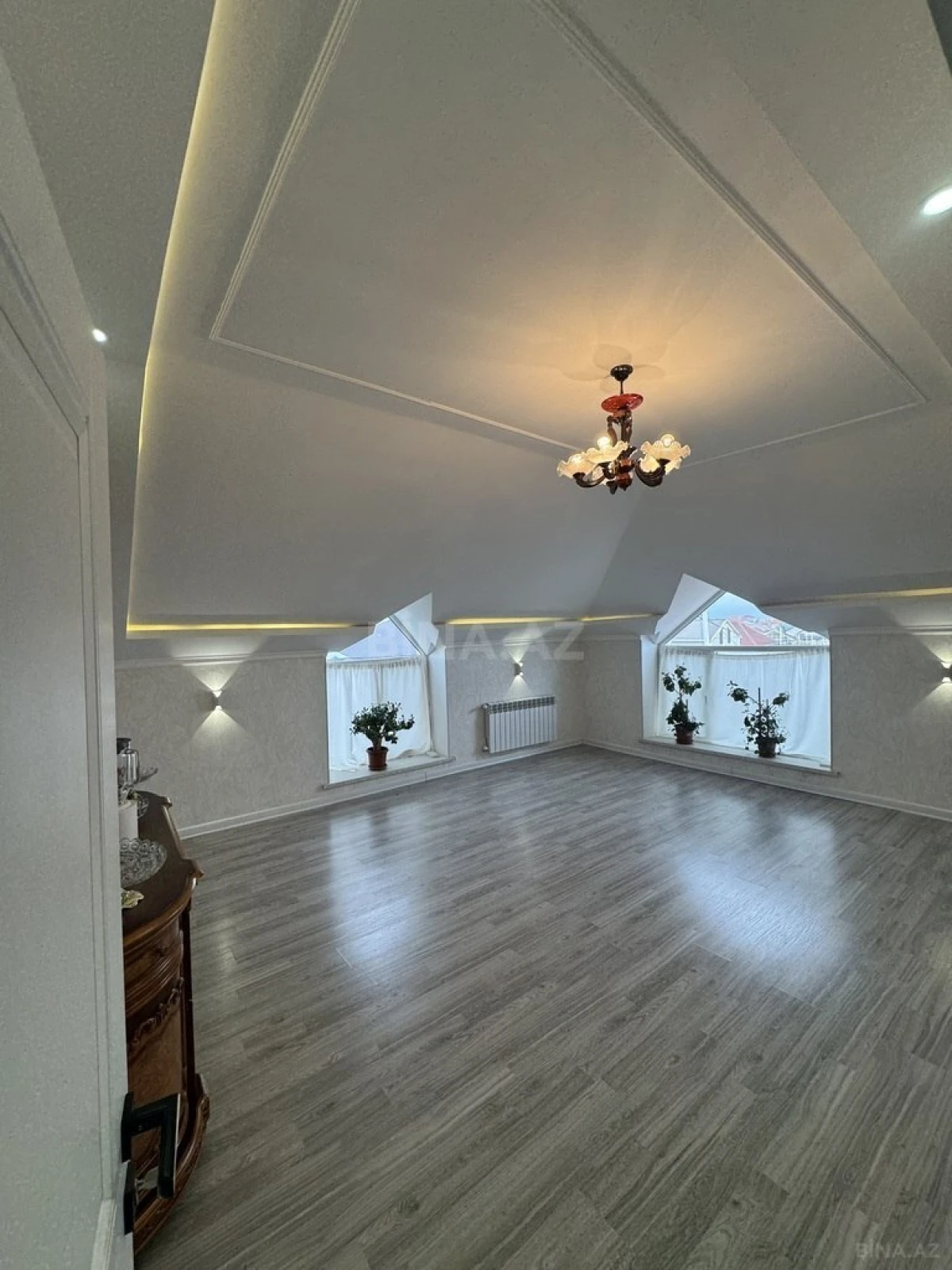 Satılır 6 otaqlı həyət evi 180 m²