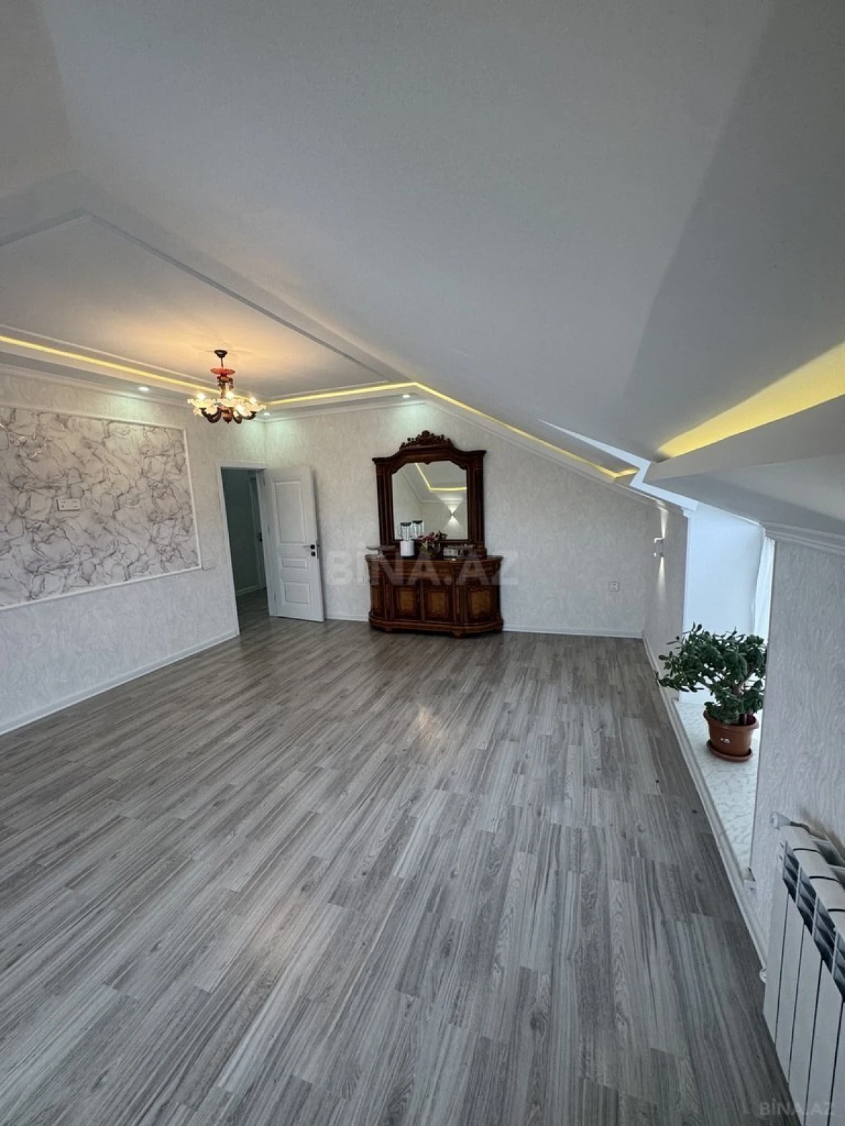 Satılır 6 otaqlı həyət evi 180 m²