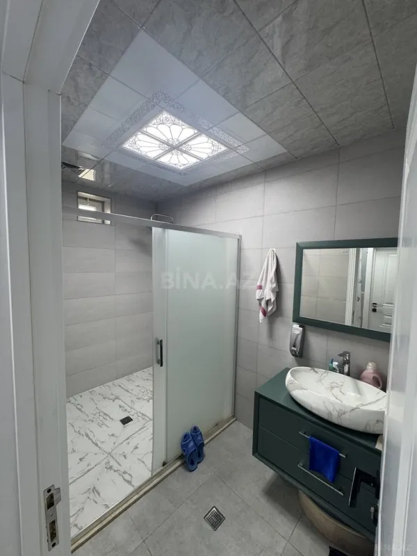 Satılır 6 otaqlı həyət evi 180 m²