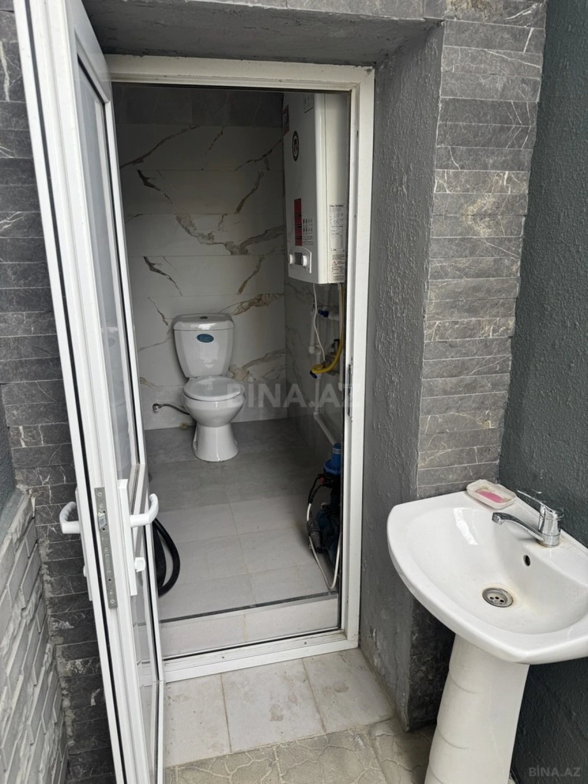Satılır 6 otaqlı həyət evi 180 m²