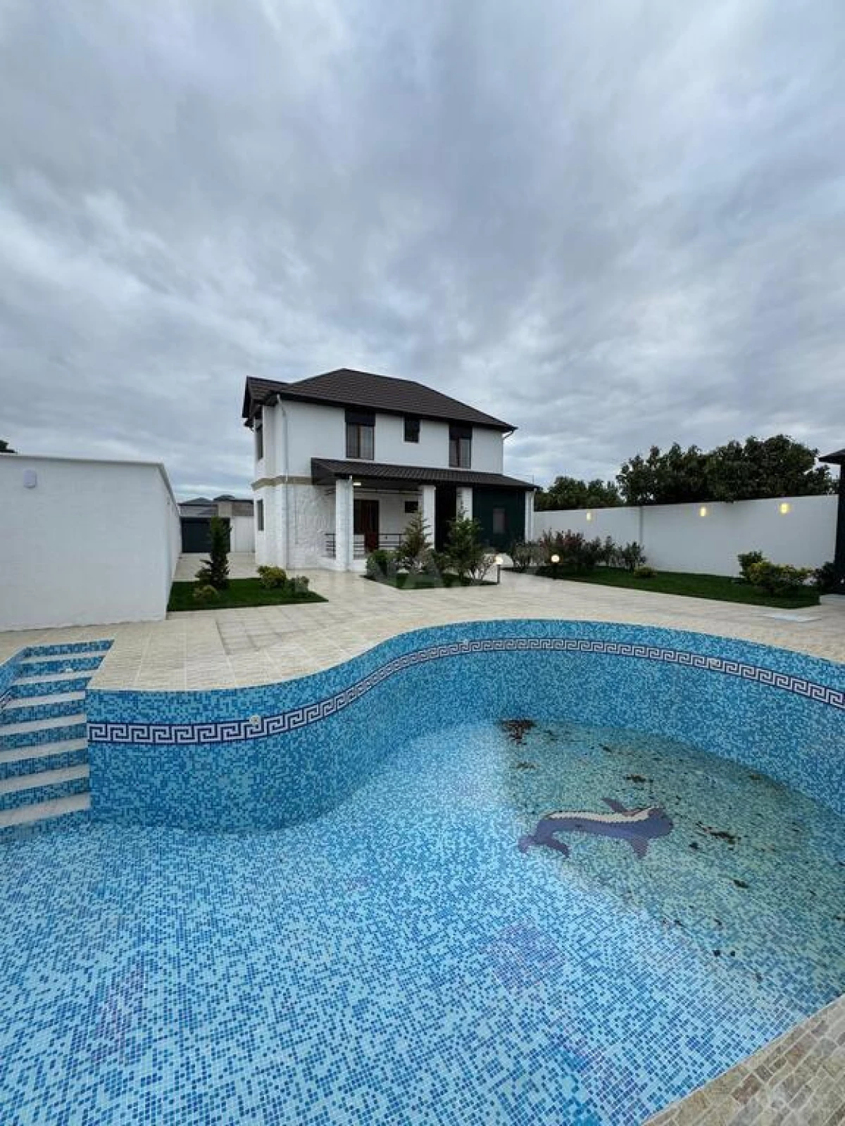 Satılır 6 otaqlı həyət evi 200 m²