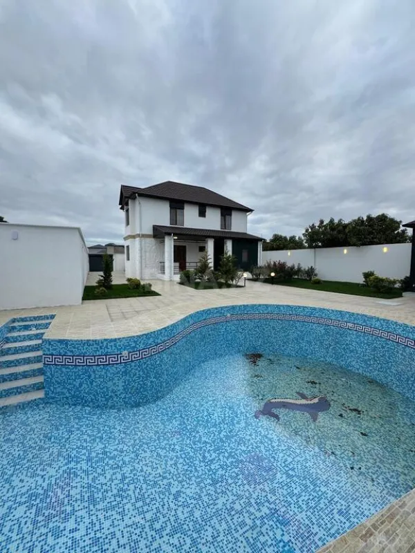 Satılır 6 otaqlı həyət evi 200 m²