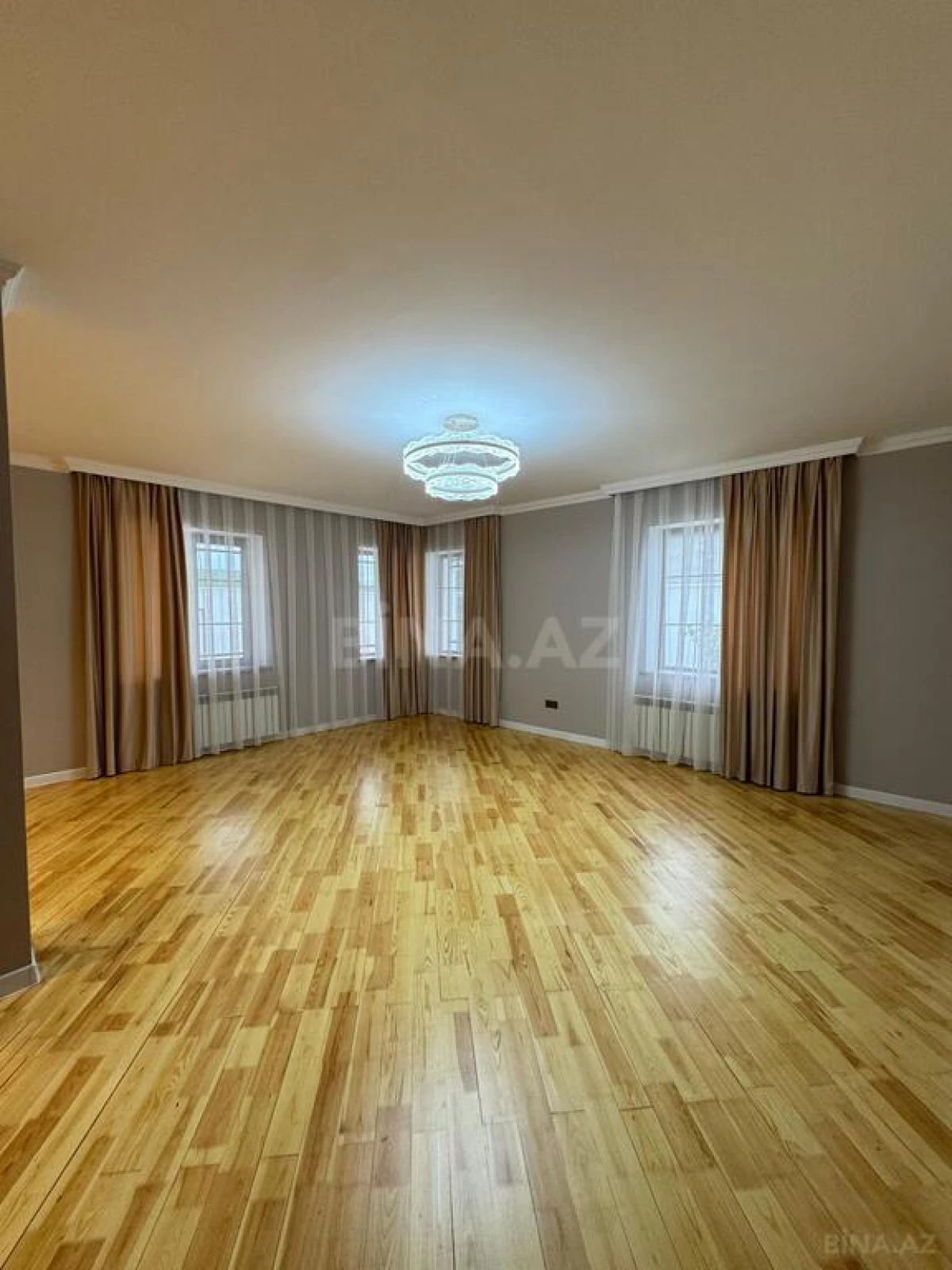 Satılır 6 otaqlı həyət evi 200 m²