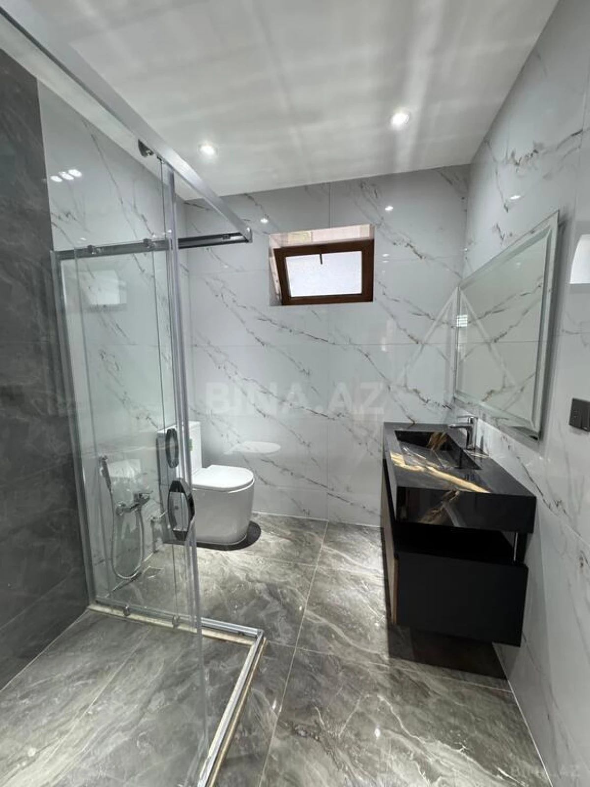 Satılır 6 otaqlı həyət evi 200 m²