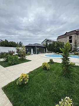 Satılır 6 otaqlı həyət evi 200 m²