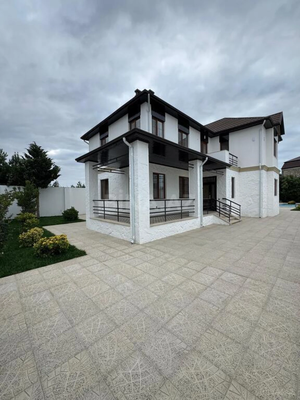 Satılır 6 otaqlı həyət evi 200 m²