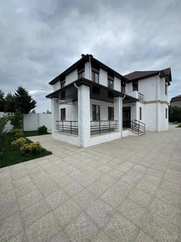 Satılır 6 otaqlı həyət evi 200 m²