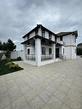 Satılır 6 otaqlı həyət evi 200 m²