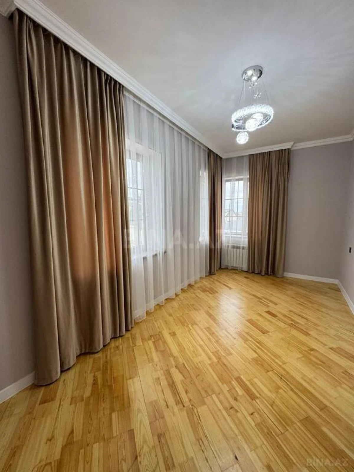 Satılır 6 otaqlı həyət evi 200 m²