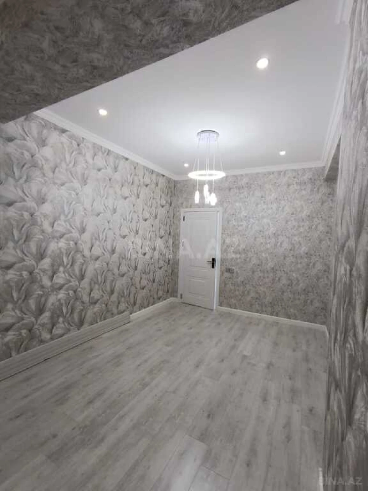 Satılır 2 otaqlı mənzil 61 m²