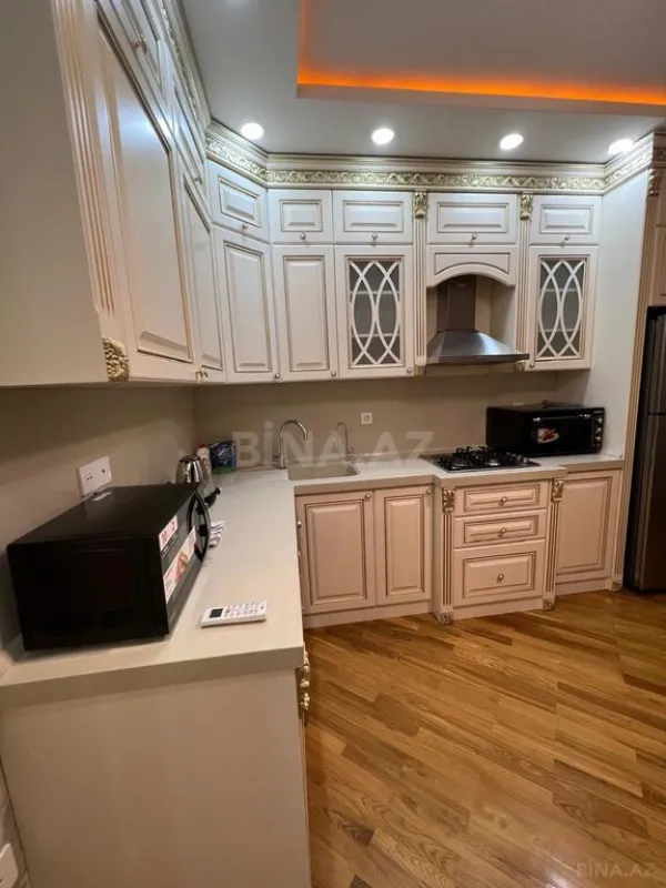 Kirayə verilir 3 otaqlı mənzil 150 m²