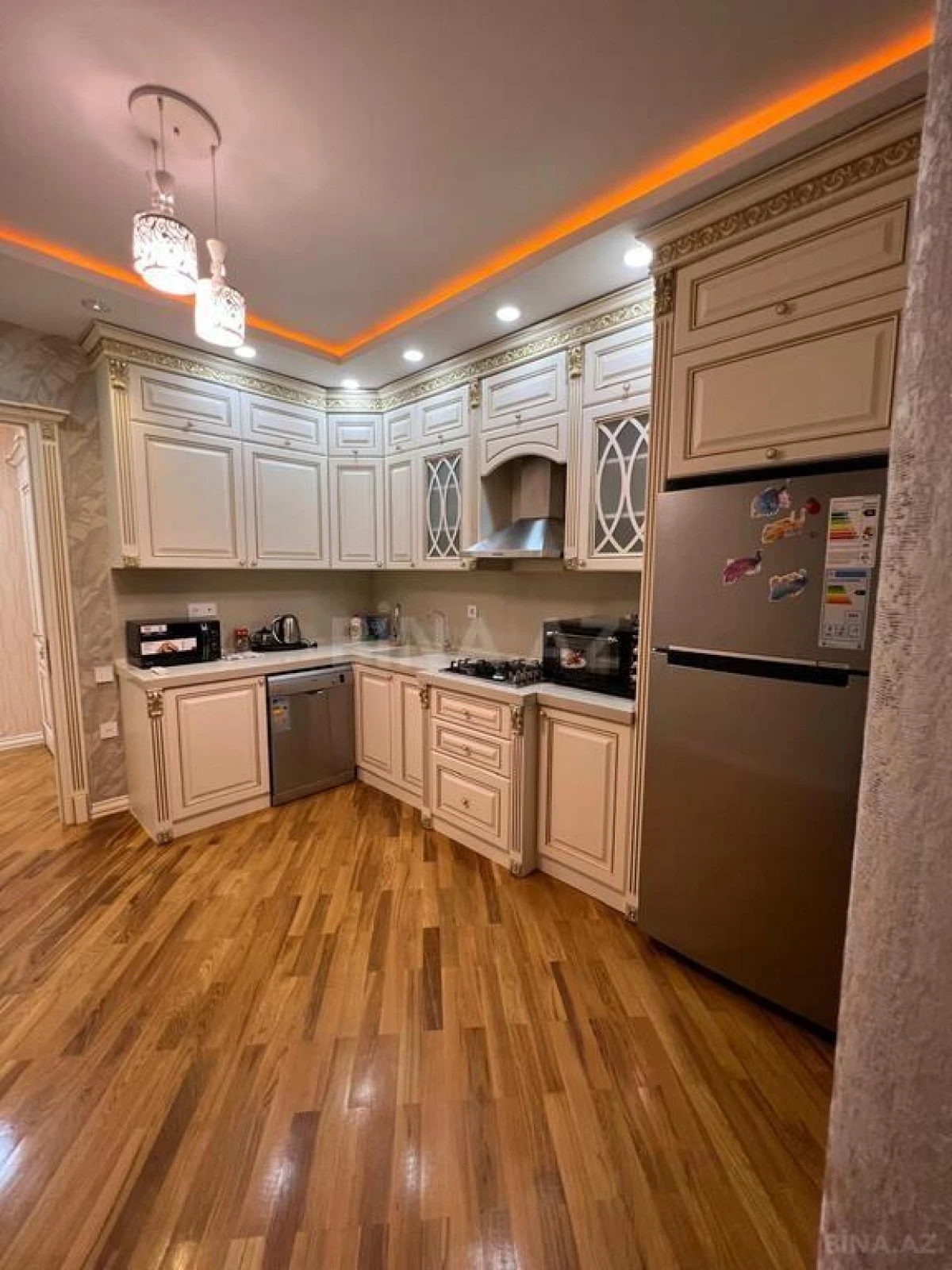 Kirayə verilir 3 otaqlı mənzil 150 m²