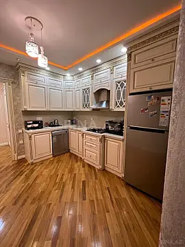 Kirayə verilir 3 otaqlı mənzil 150 m²