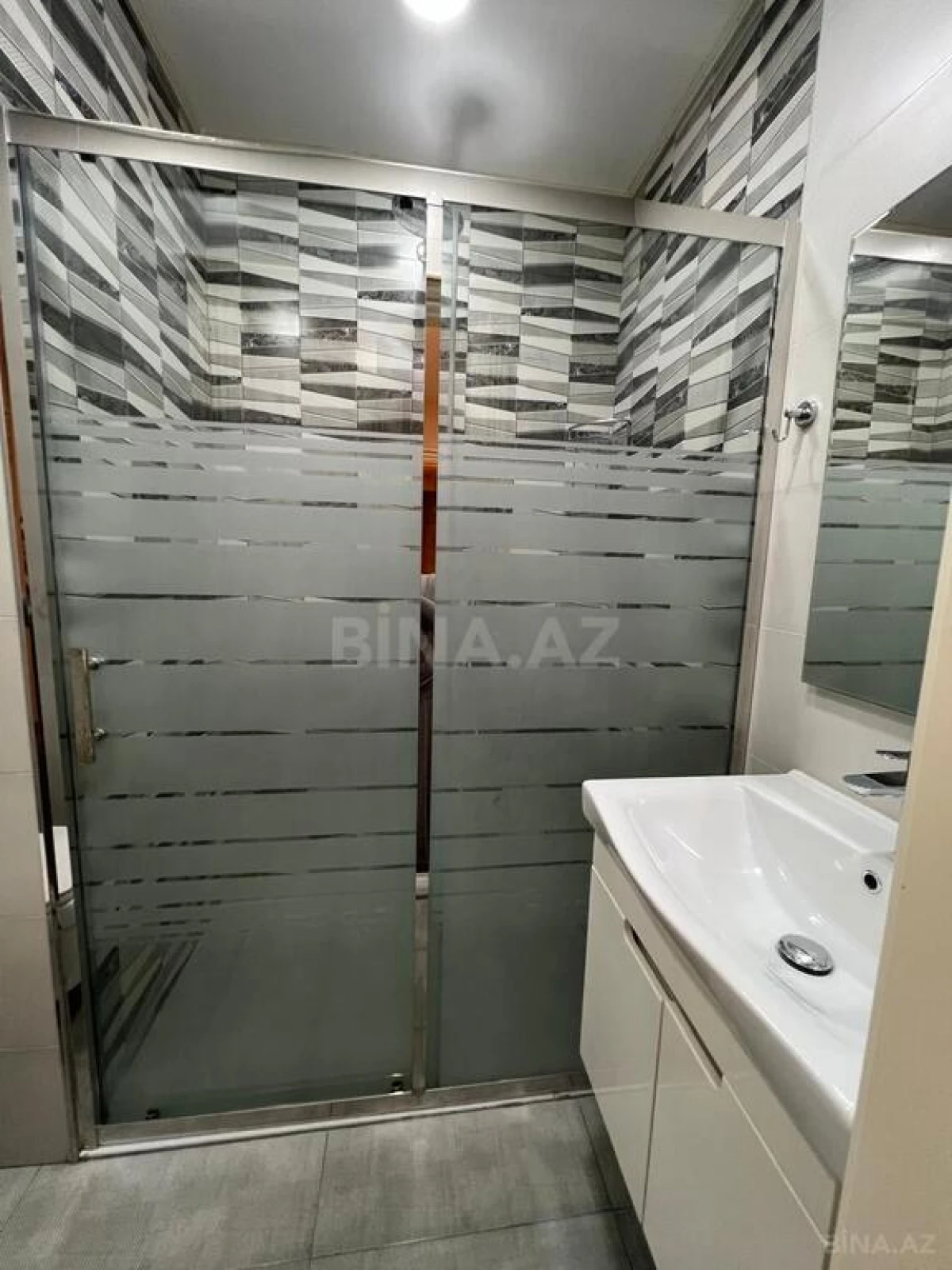 Kirayə verilir 3 otaqlı mənzil 150 m²