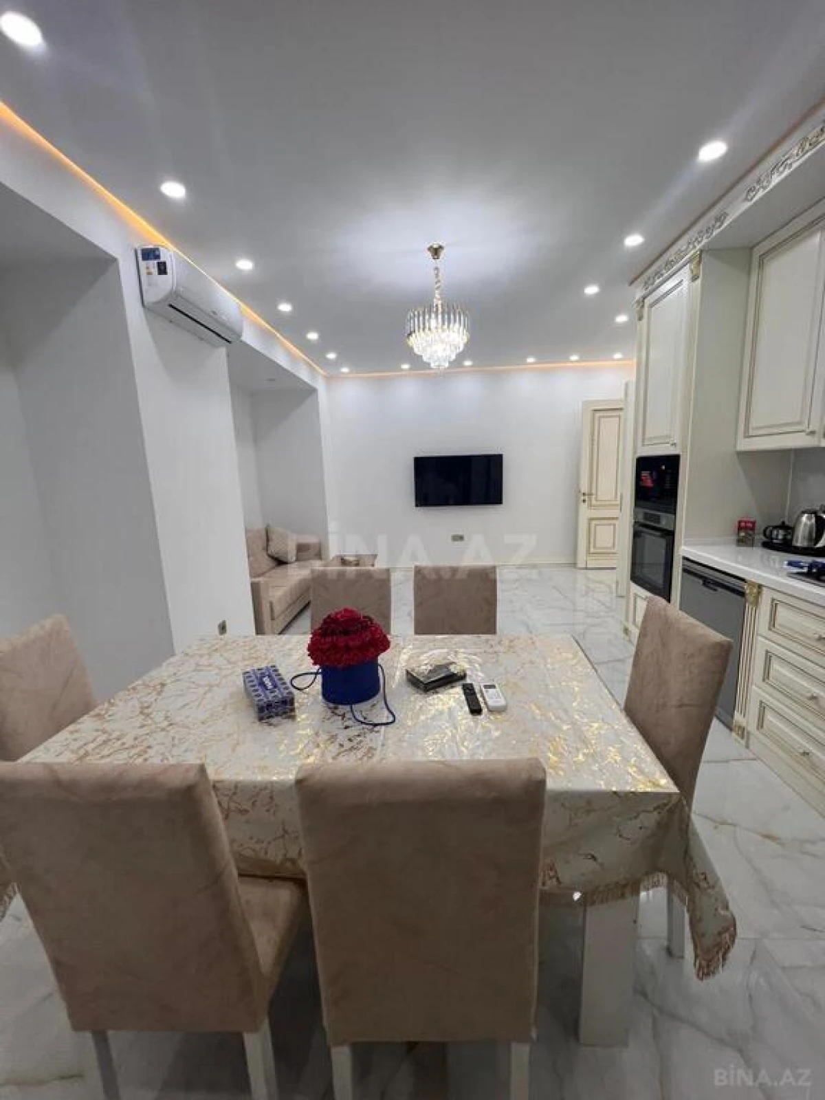 Kirayə verilir 4 otaqlı mənzil 180 m²