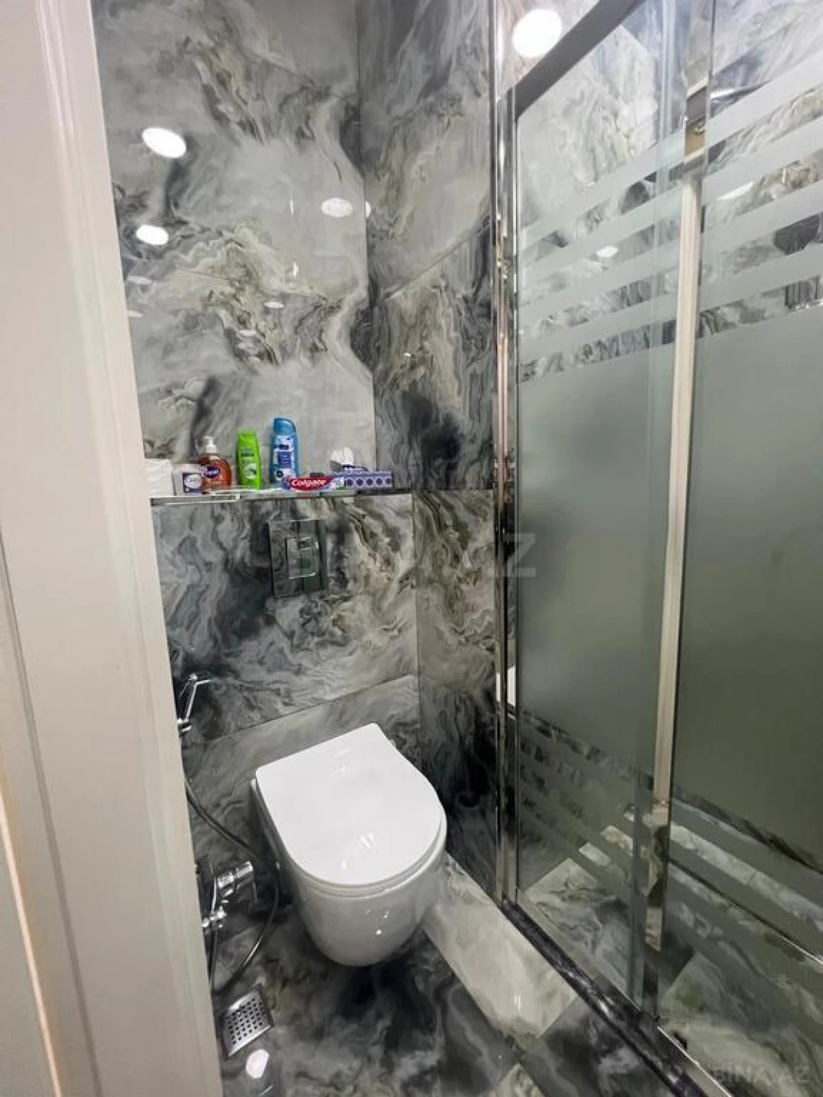 Kirayə verilir 4 otaqlı mənzil 180 m²