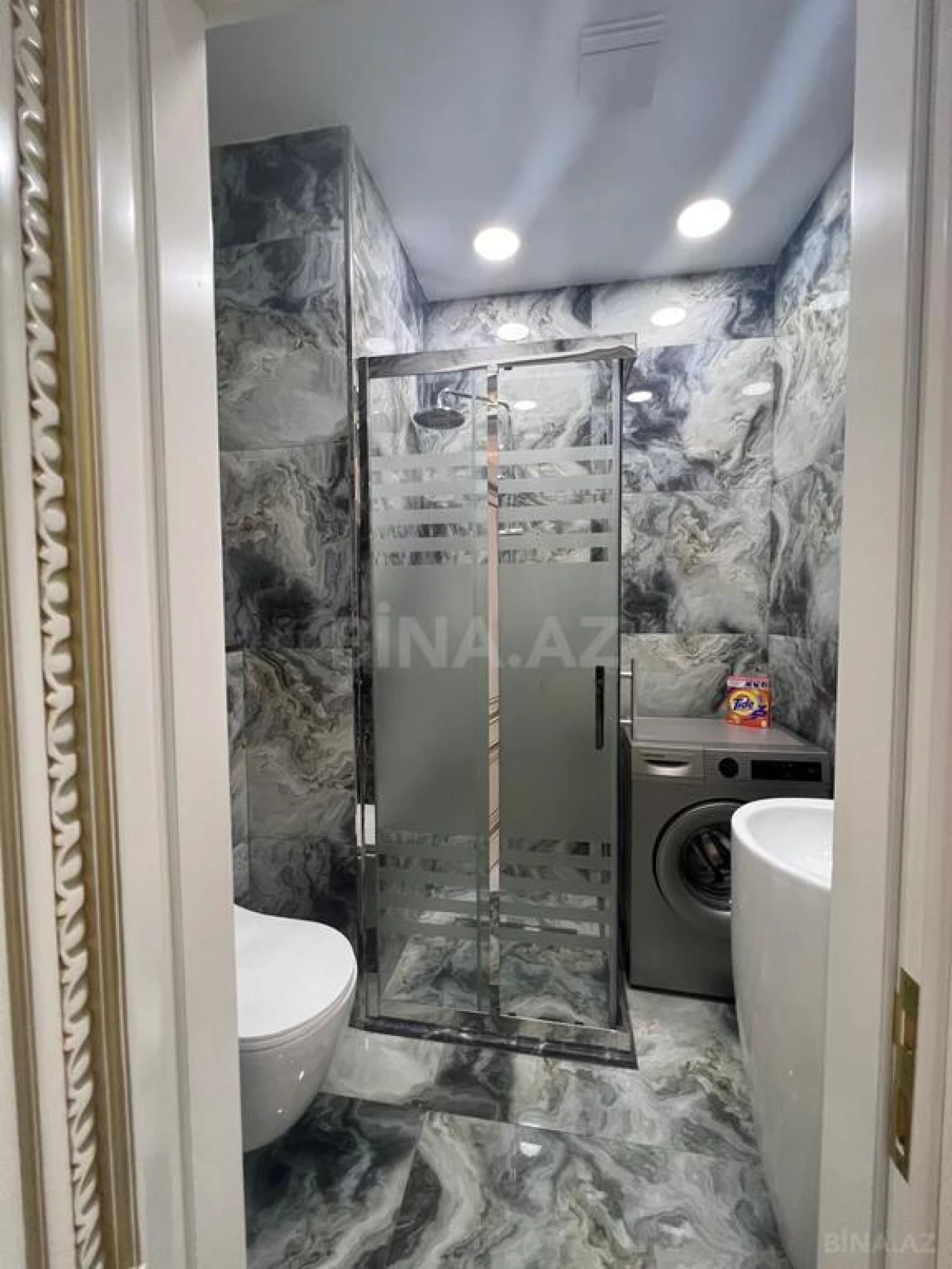 Kirayə verilir 4 otaqlı mənzil 180 m²