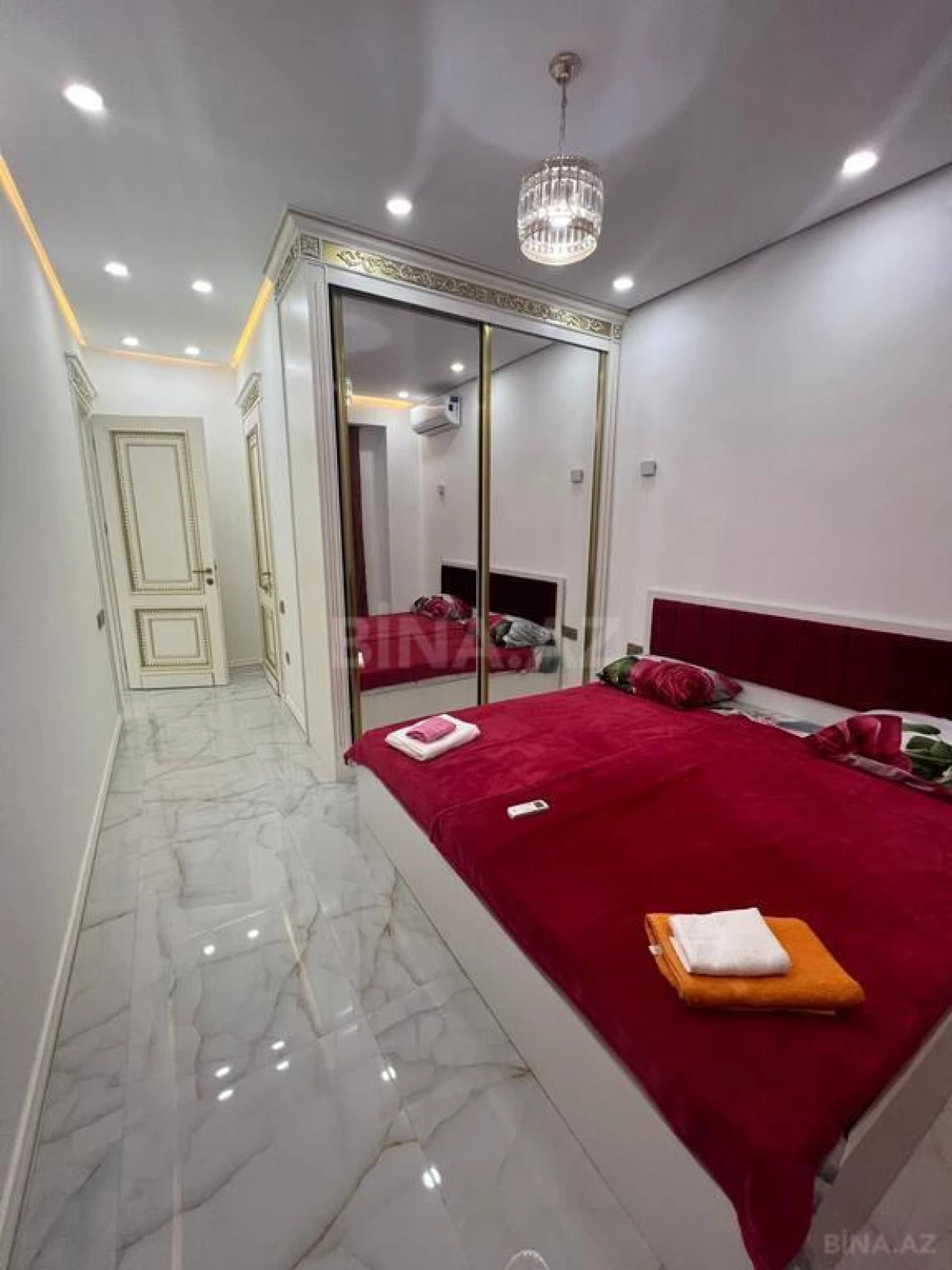 Kirayə verilir 4 otaqlı mənzil 180 m²