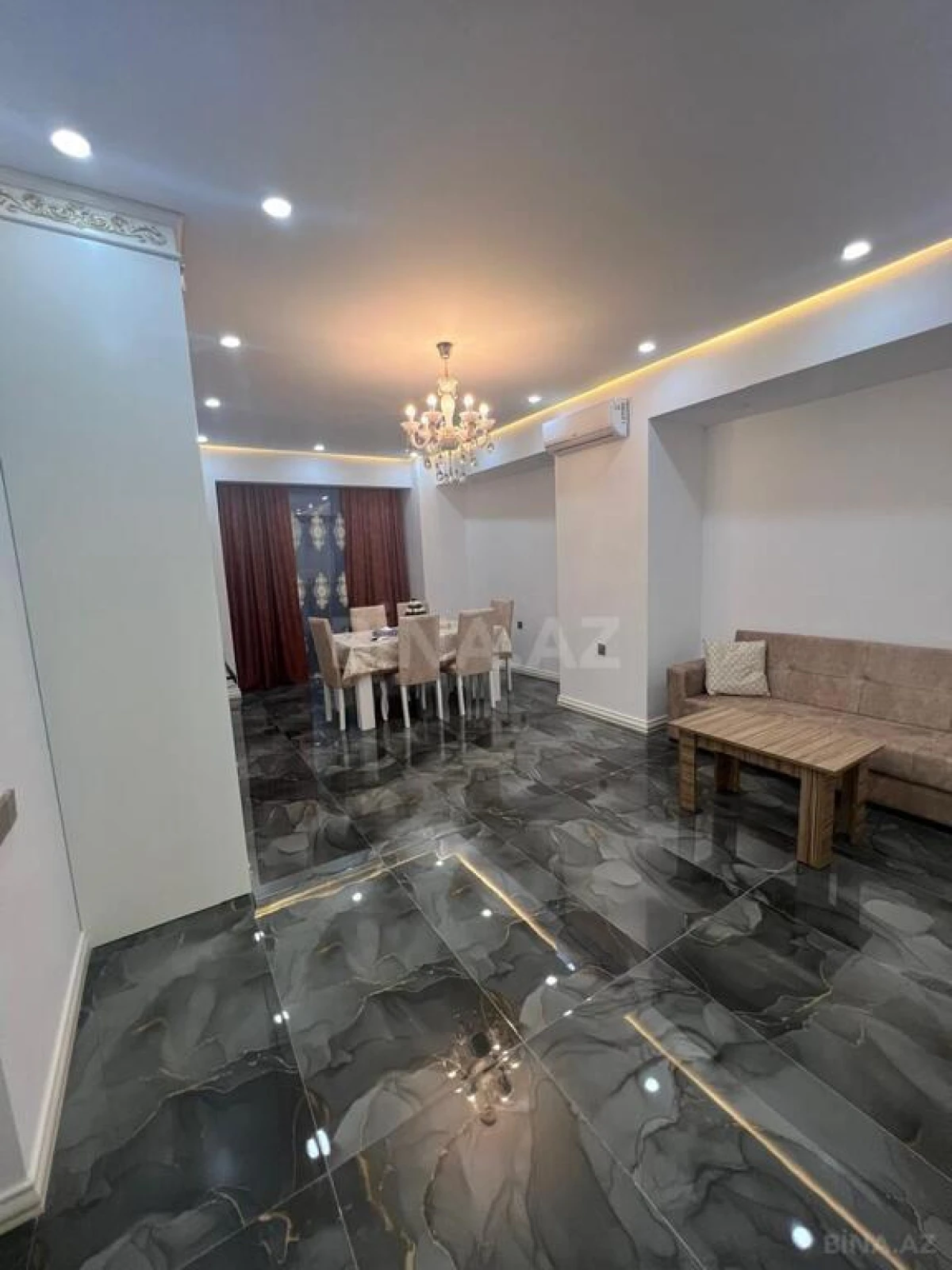 Kirayə verilir 5 otaqlı mənzil 220 m²