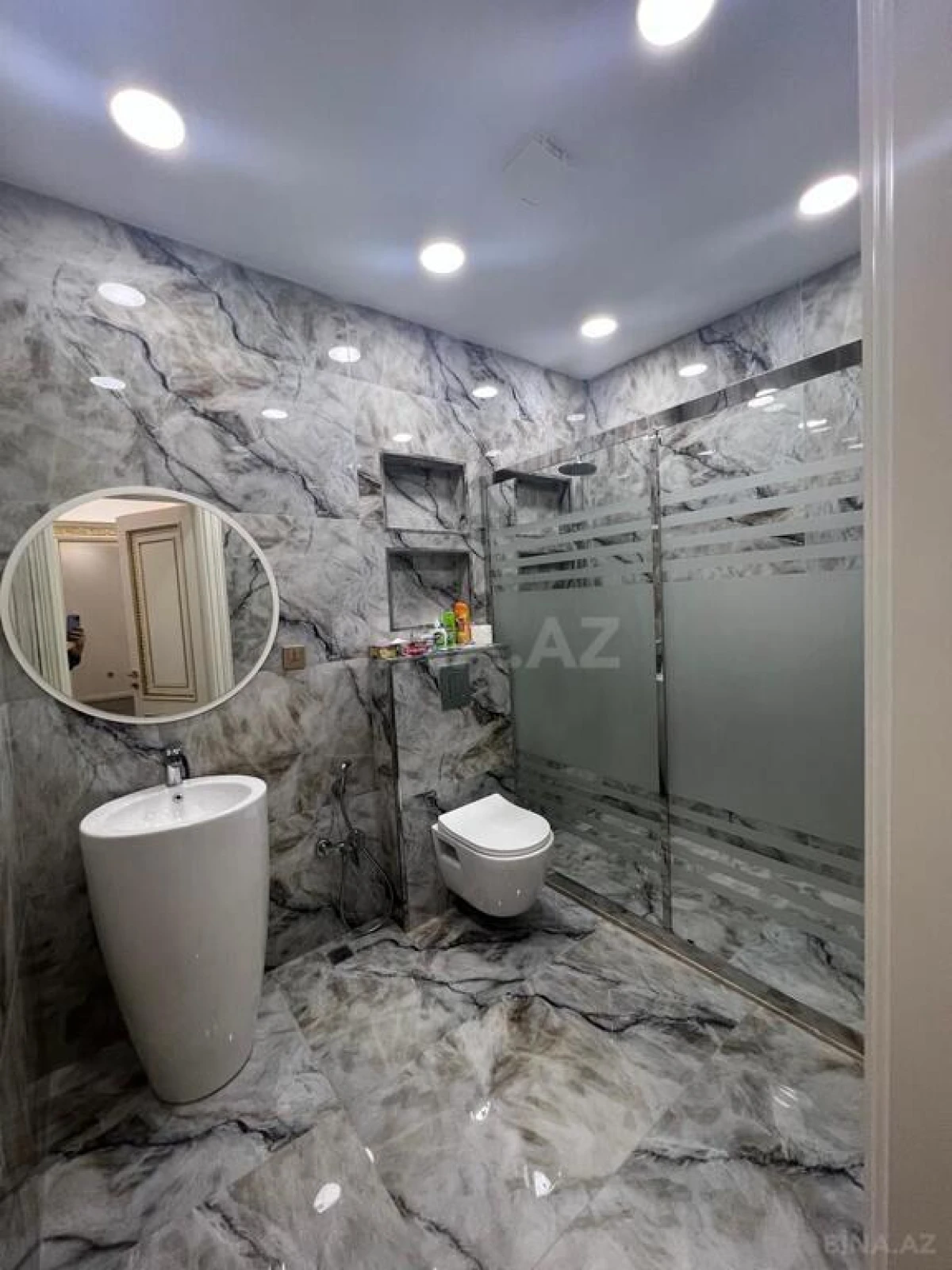 Kirayə verilir 5 otaqlı mənzil 220 m²