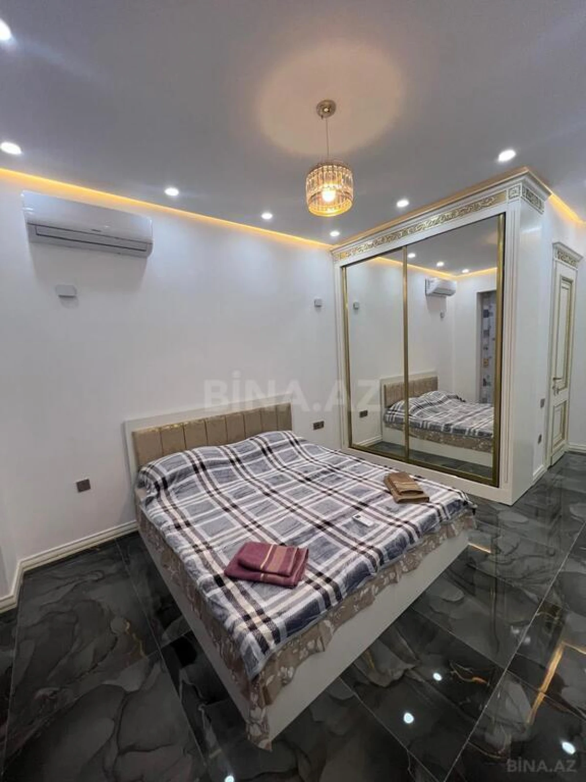 Kirayə verilir 5 otaqlı mənzil 220 m²