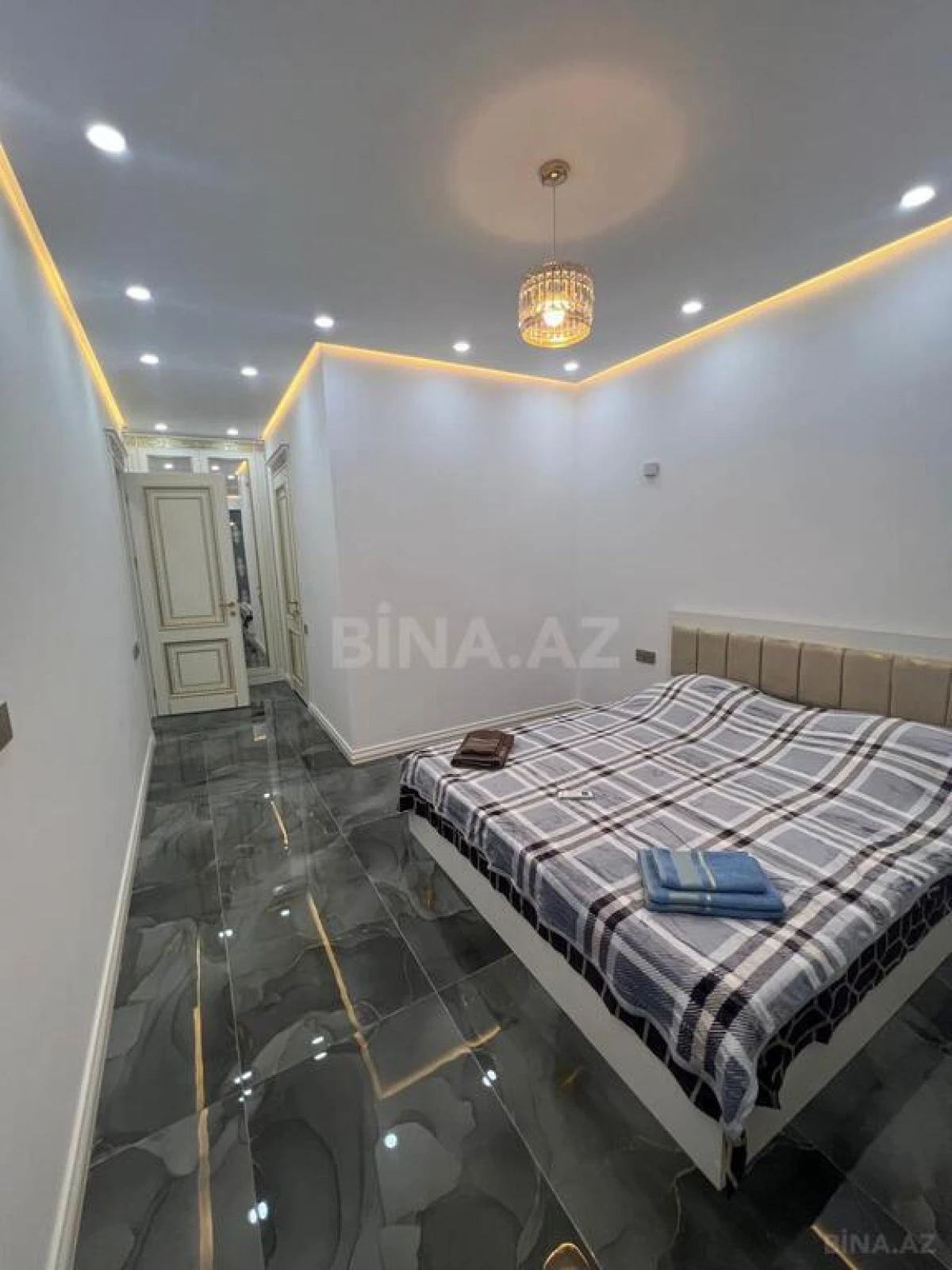 Kirayə verilir 5 otaqlı mənzil 220 m²
