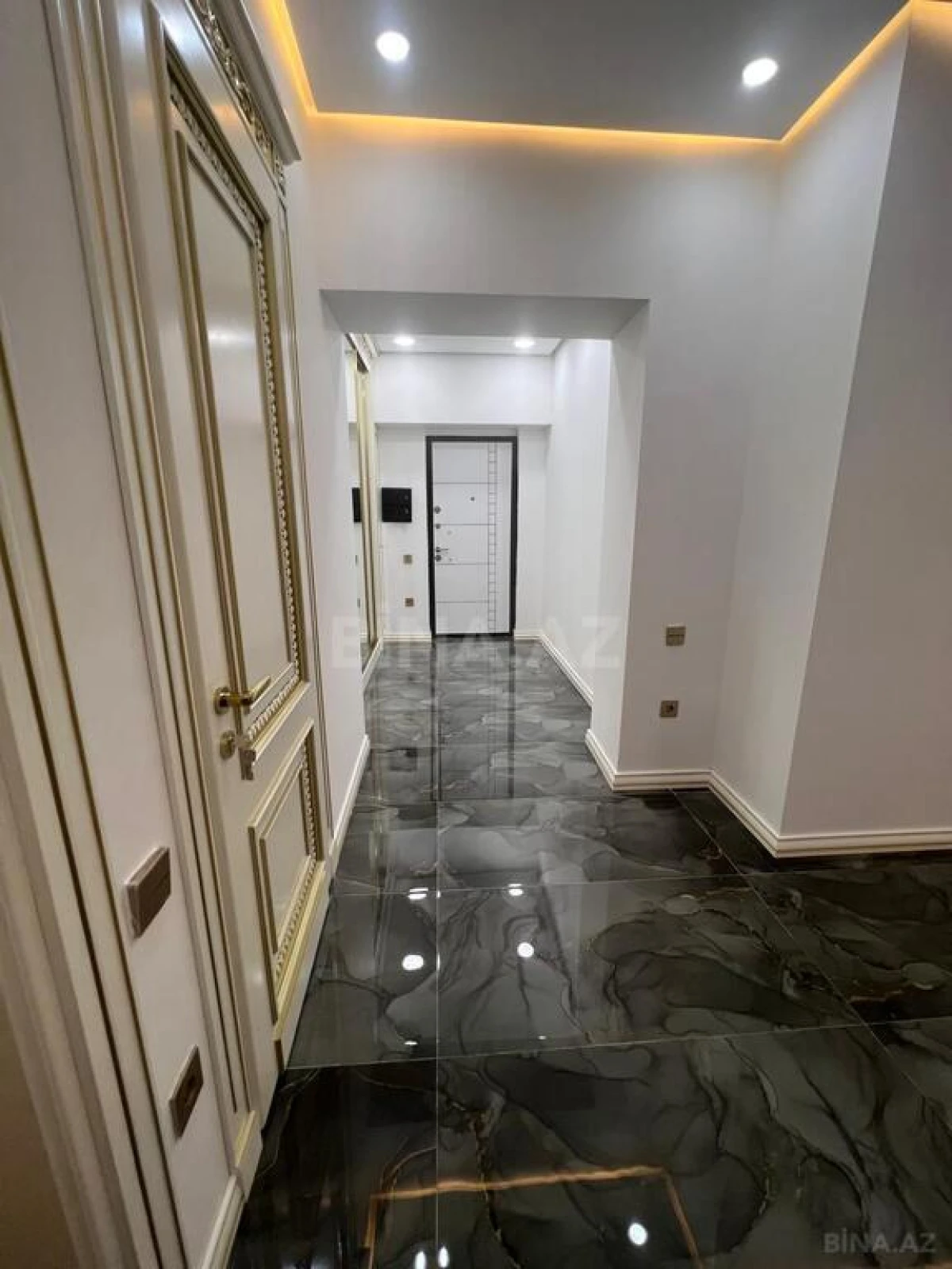 Kirayə verilir 5 otaqlı mənzil 220 m²