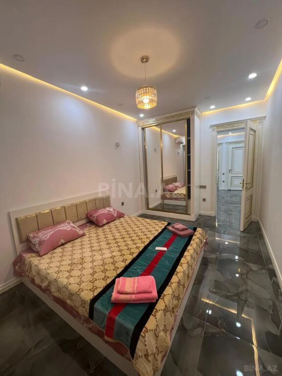 Kirayə verilir 5 otaqlı mənzil 220 m²