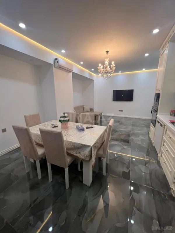 Kirayə verilir 5 otaqlı mənzil 220 m²
