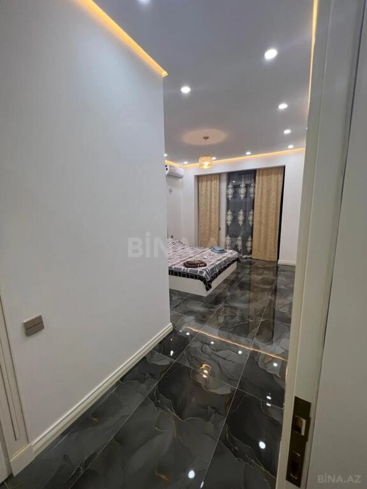 Kirayə verilir 5 otaqlı mənzil 220 m²