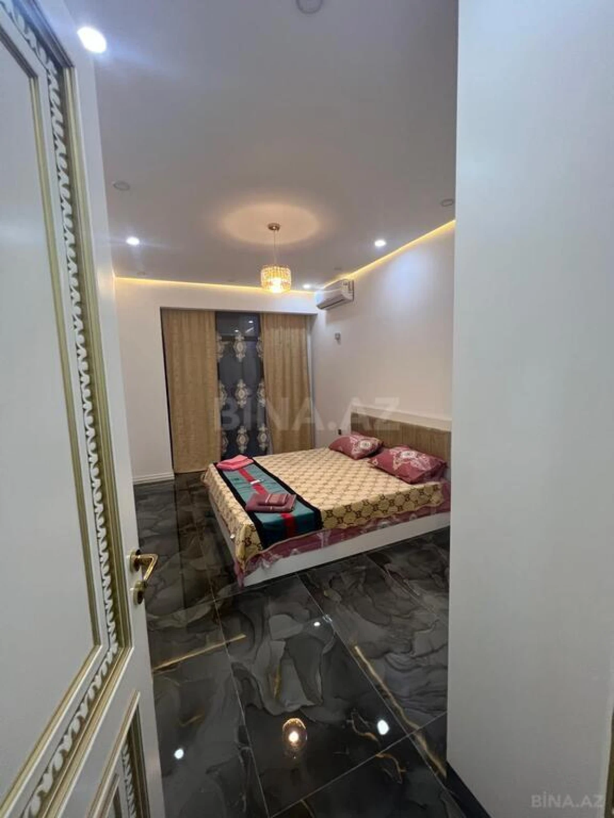 Kirayə verilir 5 otaqlı mənzil 220 m²