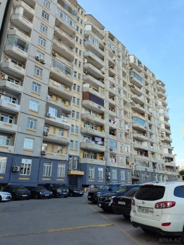 Satılır 5 otaqlı mənzil 200 m²