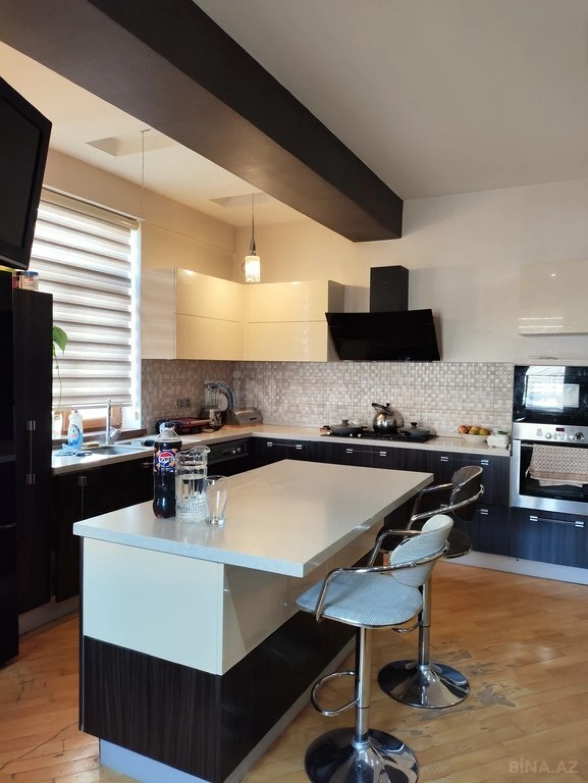 Satılır 5 otaqlı mənzil 200 m²