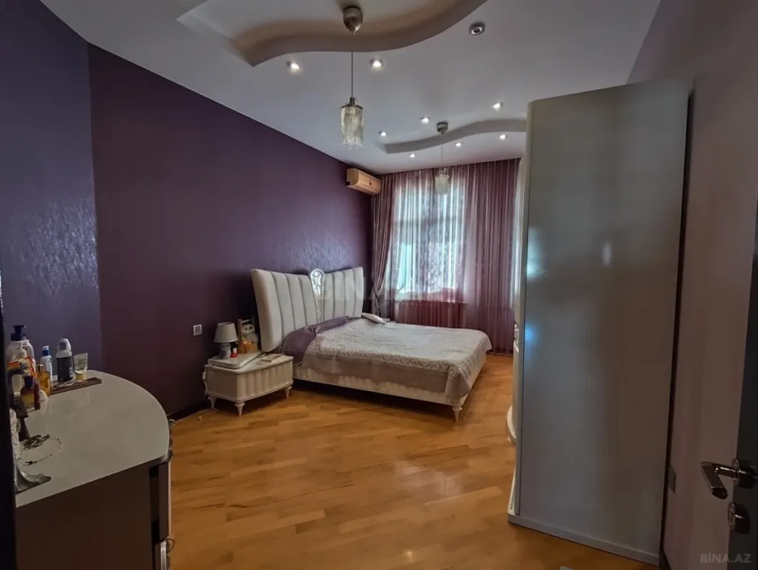 Satılır 5 otaqlı mənzil 200 m²